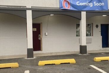 Motel 6 Williamstown