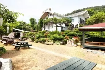 Geojedo Hakdong Mongdol Pension