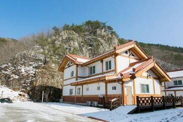 Gyeongju Hanok Kkotjam Pension