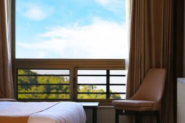 هتل The Opulent Resort & Conference