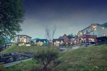 Pocheon La Vie En Rose Pension