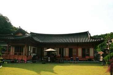Cheongju Solhyang Hanok Pension