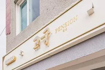 Jeju Gogung Pensiontype Guest House