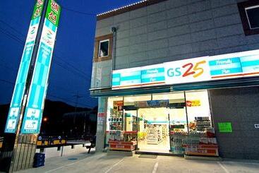 Namhae Sangju Cheonsanhae Pension