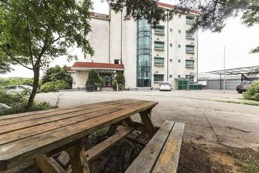 Hwaseong Yedawon Motel