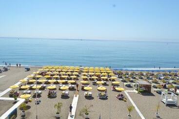 아파트호텔 Hof Van Holland Carihuela