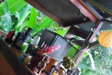 تختخواب و صبحانه Coco Hill