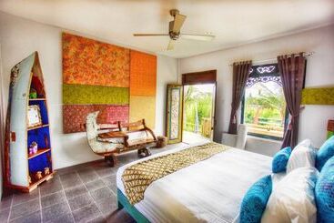 호텔 Floating Leaf Eco Luxury Retreat