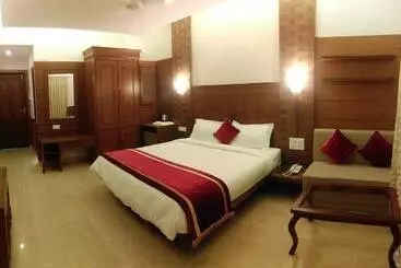 Hotel Shining Sand Beach