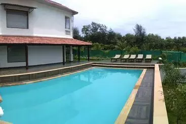 Hotel Shining Sand Beach