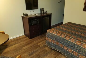 فندق على الطريق Battlefords Inn