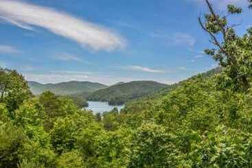 Сельский дом Light`s Mountain Lake Overlook