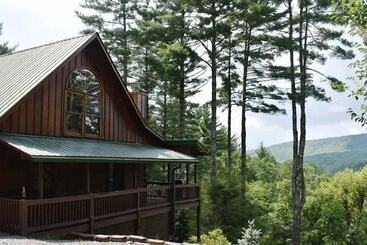 קוטג'' Livin` On The Edge