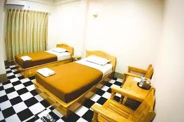 Pinlon Pann Motel