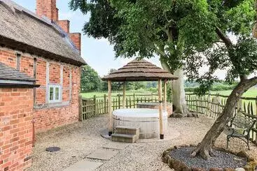 Mökkimajoitus The Shooting Folly