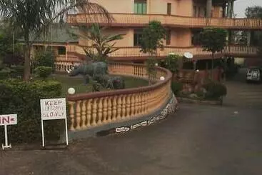 هتل Crane Resort