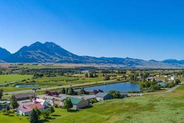 Сельский дом Emigrant Cabins