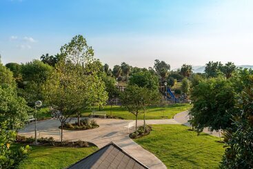 Hotelli The Village – Jordan Riverside Travel