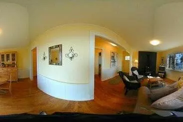 Smugglers Lagoon Beach Cottage