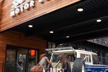 هتل Bluebird Spa City Motor Lodge