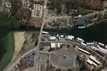 هتل Channel Watefront Cottages