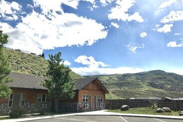 هتل Cody Holiday Lodge