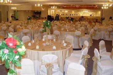 Spectacle Lake Lodge