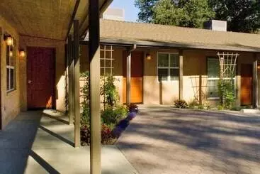 Queen S Inn By The River