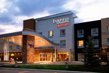 בית מלון כפרי Fairfield Inn & Suites By Marriott Lethbridge