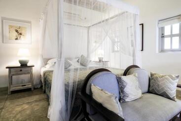 בית מלון כפרי Satin Doll