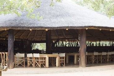 בית מלון כפרי Honeyguide Ranger Camp