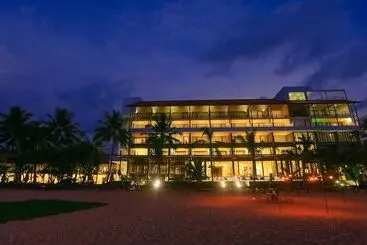 Pandanus Beach Resort & Spa