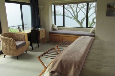 Pensió Nicara Lakeside Lodge