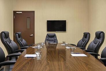 هتل Four Points By Sheraton Regina