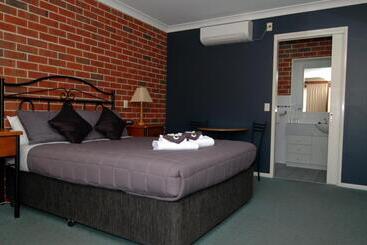 汽车旅馆 Poachers Paradise