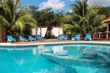 Real Mayab Hotel & Bungalows