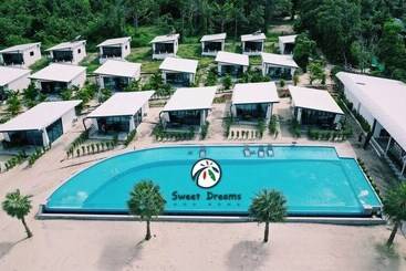 בית מלון כפרי The One Resort Koh Rong