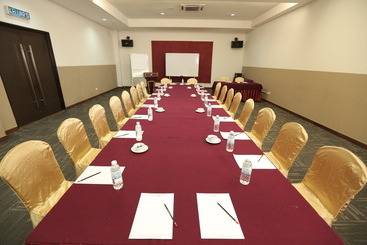 فندق Arabian Bay Resort   Bukit Gambang Resort City