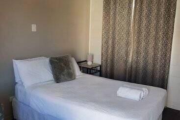 Oonoonba Hotel Motel