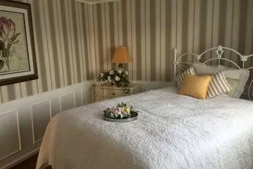 房子  Riverside Cottage Yomitan