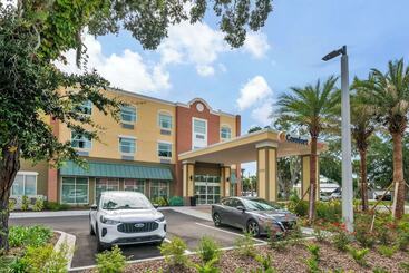 ホテル Comfort Suites St Augustine Historic District Area