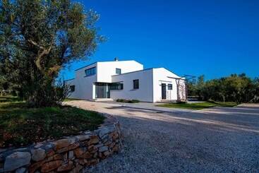 بيت ريفى Martincic Residence