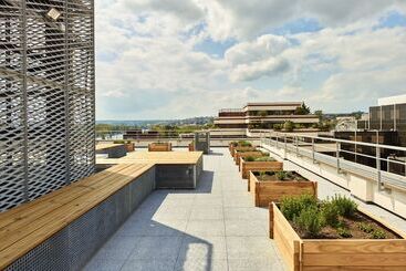 هتل آپارتمان Zenao Appart Hôtels Suresnes