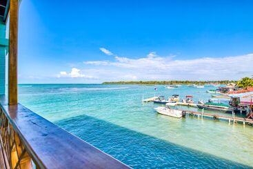 Bambuda Bocas Town   Hostel