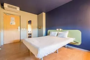 Hotelli Ibis Budget Amberieu En Bugey Chateau Gaillard