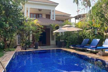 Hotel Lily Pad Boutique