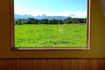 Pensión 小さな森の貸し切り宿forest House Ranapirica