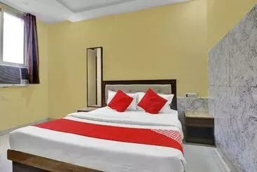 Hotel Capital O Royal In