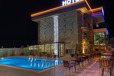 Hotel The Second House