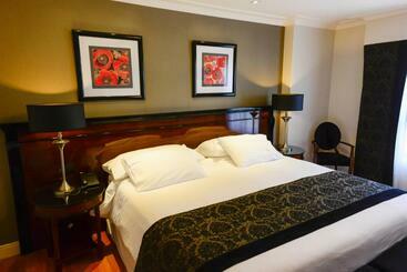 Отель Amerian Executive Cordoba